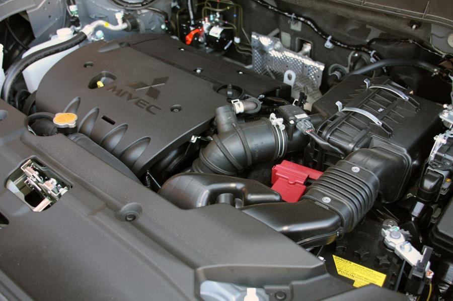  Mitsubishi Outlander Sport 2011 года  (фото 32 из 49)